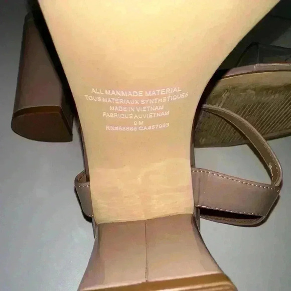 Nordstrom Abound nude patent block heel sandals with clear strap Shoe size 9 - Picture 9 of 16